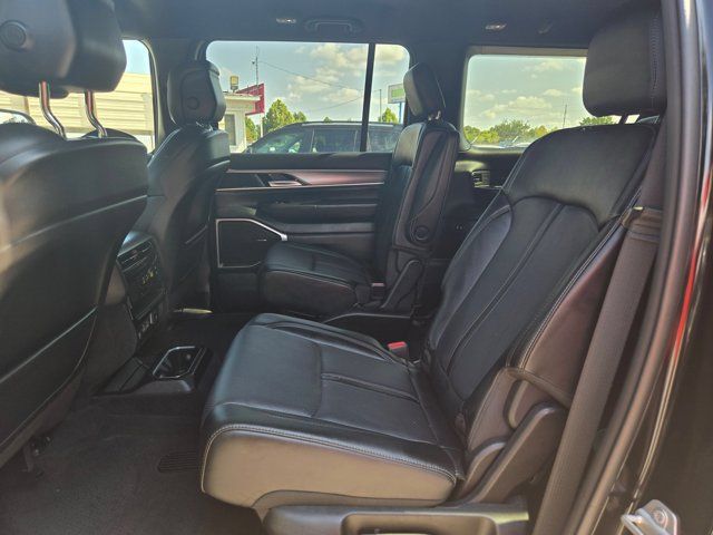 Used 2025 Jeep Wagoneer L Series II AWD/4WD image 26