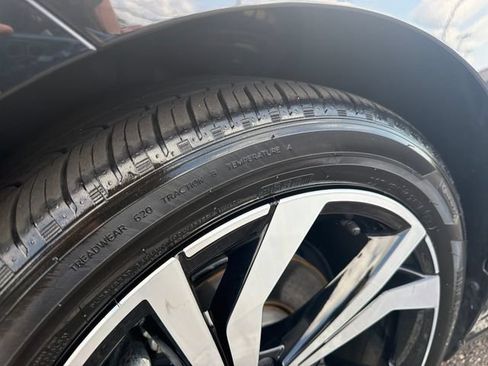 Used 2025 Volkswagen Jetta SEL FWD image 30