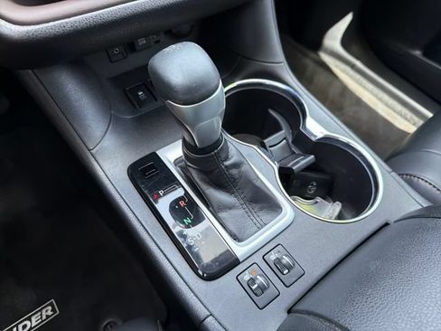 Used 2019 Toyota Highlander XLE AWD/4WD image 15