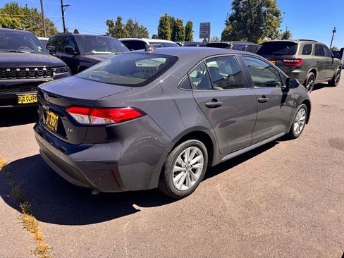 Used 2024 Toyota Corolla LE w/ LE Convenience Package FWD image 3