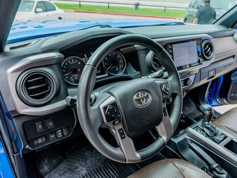 Used 2021 Toyota Tacoma Limited AWD/4WD image 16