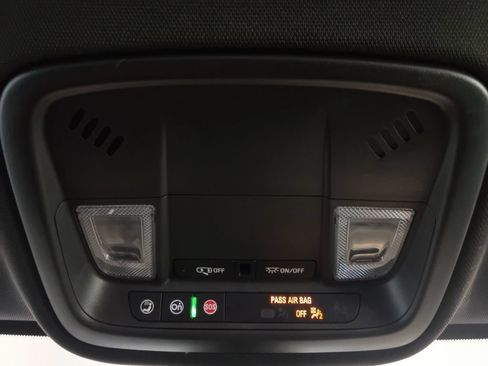 Used 2023 Chevrolet Traverse LT FWD image 7