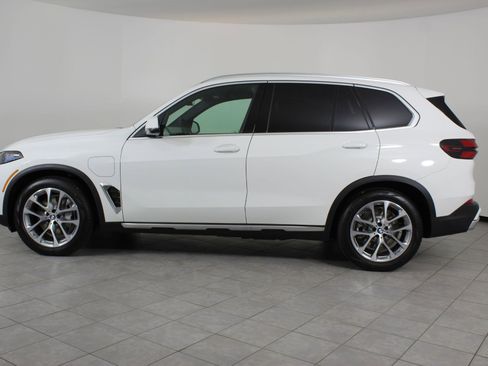 New 2026 BMW X5 xDrive50e w/ Executive Package AWD/4WD image 2