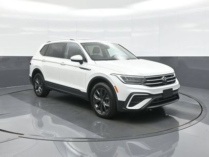 Used 2023 Volkswagen Tiguan SE w/ Panoramic Sunroof Package