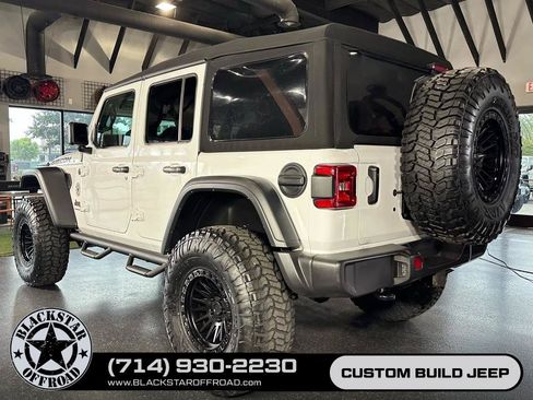 Used 2024 Jeep Wrangler Unlimited Rubicon w/ Convenience Group AWD/4WD image 9