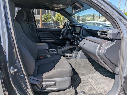 Used 2025 Toyota 4Runner SR5 AWD/4WD image 30