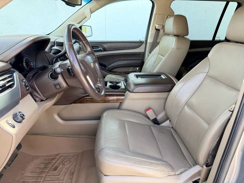 Used 2017 Chevrolet Suburban LT w/ Luxury Package image 12