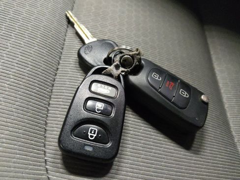 Used 2018 Hyundai Elantra SEL FWD image 32