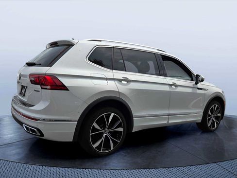 Used 2024 Volkswagen Tiguan SEL R-Line image 5