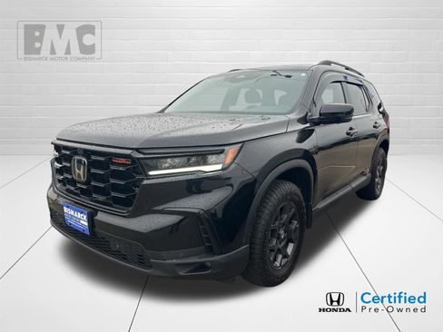 Used 2024 Honda Pilot TrailSport image 1