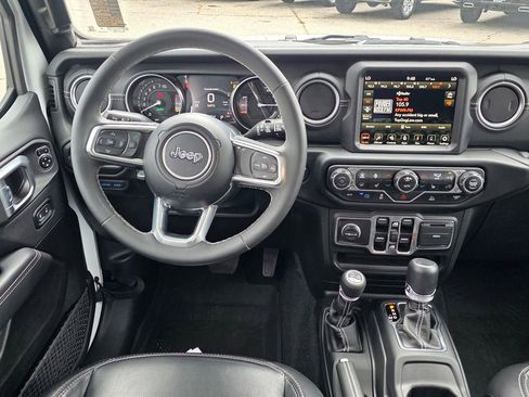 Used 2023 Jeep Wrangler Unlimited Sahara w/ Cold Weather Group AWD/4WD image 19