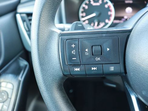 Used 2024 Nissan Rogue S AWD/4WD image 19