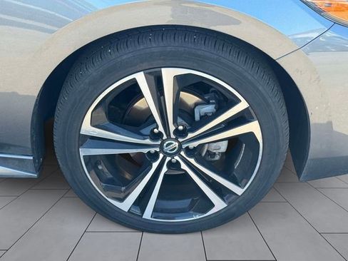 Certified 2023 Nissan Sentra SR w/ Electronics Package FWD image 9