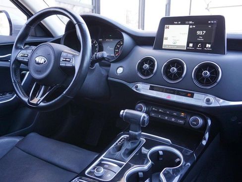 Used 2018 Kia Stinger Premium image 34