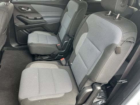 Used 2018 Chevrolet Traverse LT image 16