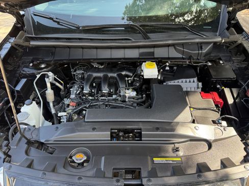 Used 2025 Nissan Pathfinder SV FWD image 34