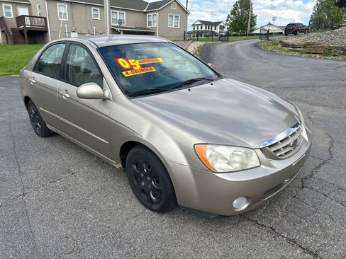 Used 2005 Kia Spectra LX FWD image 4