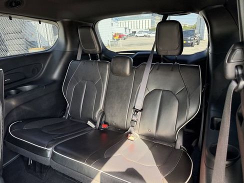 Used 2020 Chrysler Pacifica Limited w/ Advanced Safetytec Group image 16
