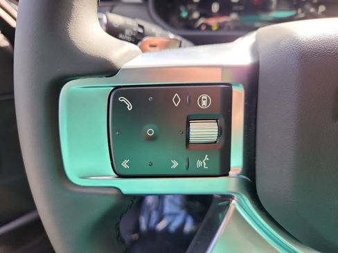 Certified 2025 Land Rover Discovery S image 19