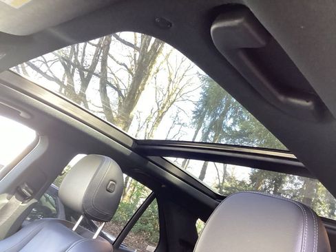 Used 2021 Mercedes-Benz GLE 350 4MATIC image 4