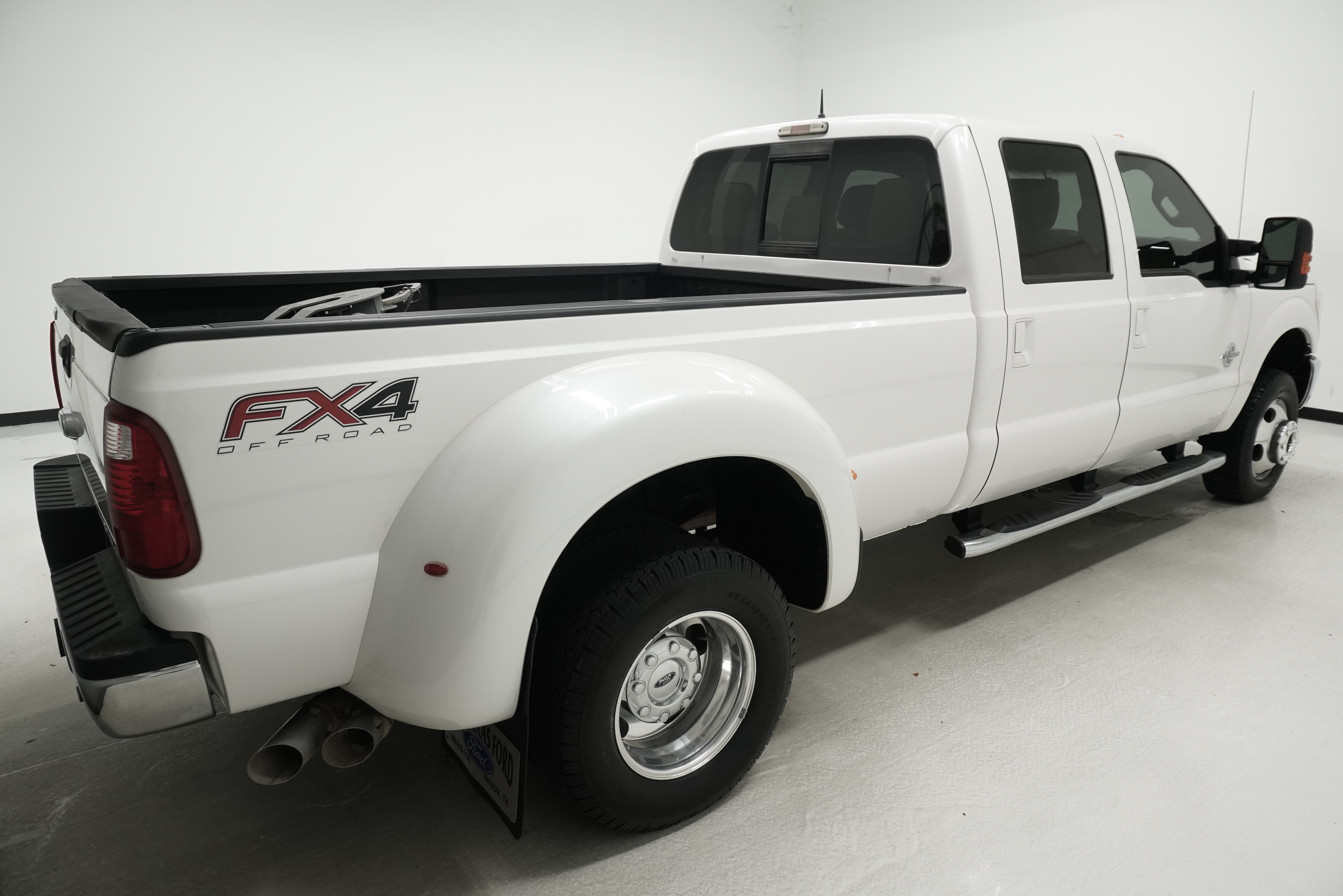 Used 2016 Ford F350 Lariat w/ Lariat Interior Package AWD/4WD image 4