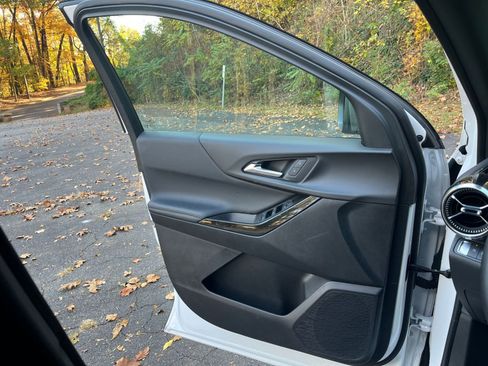 Used 2025 Chevrolet Equinox LT image 18