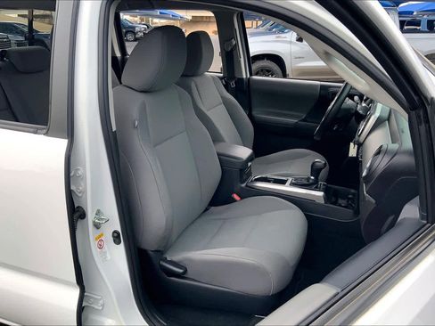 Used 2017 Toyota Tacoma SR5 w/ Tow Package image 9