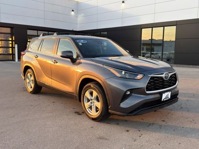 Used 2023 Toyota Highlander LE