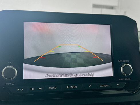 Used 2023 Nissan Pathfinder S image 22