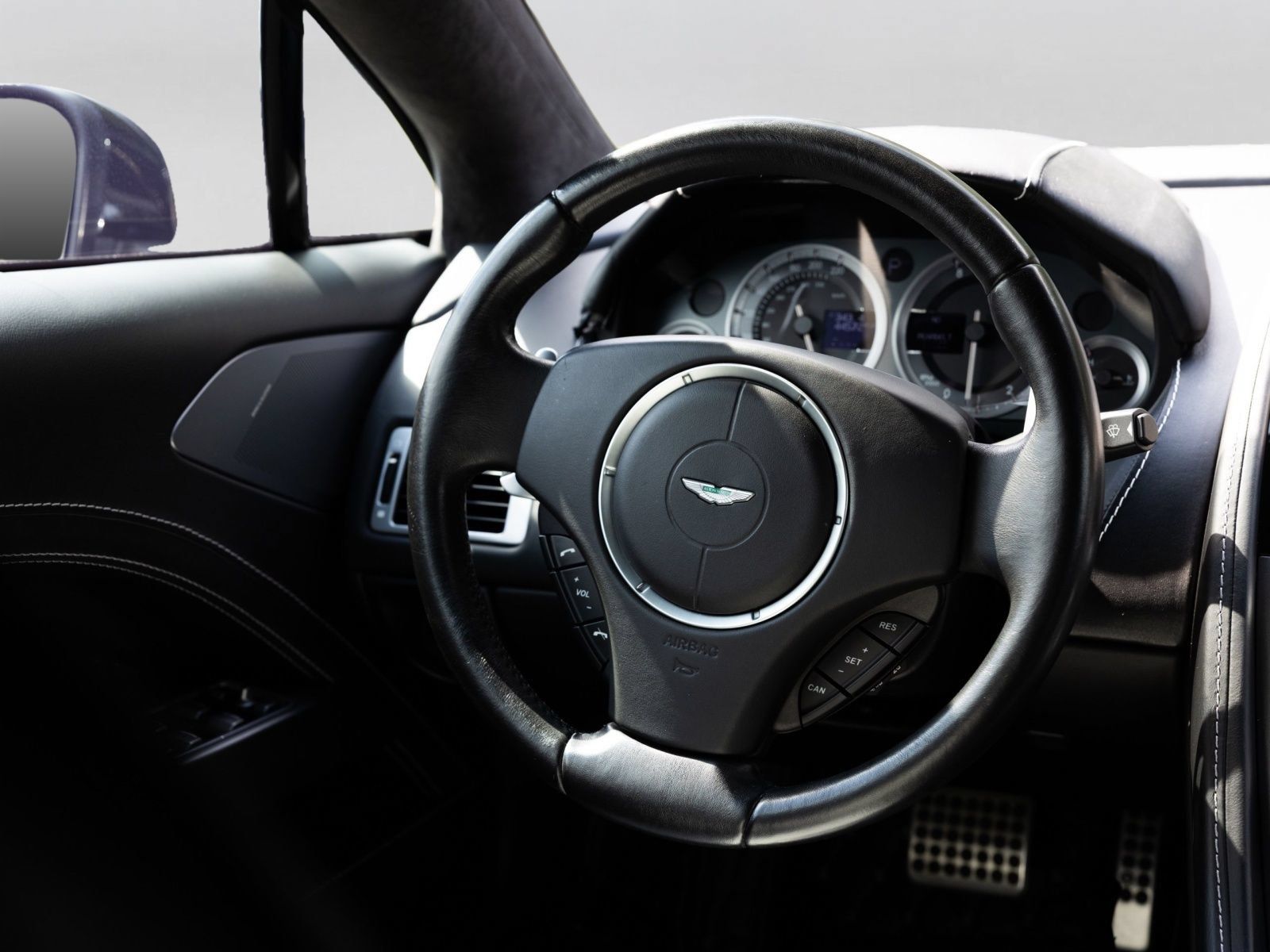 Used 2011 Aston Martin Rapide RWD image 14