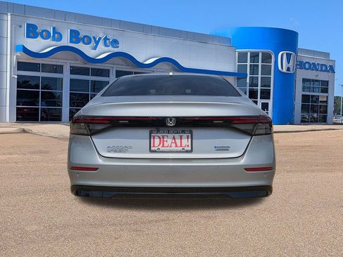 Used 2023 Honda Accord Touring image 6