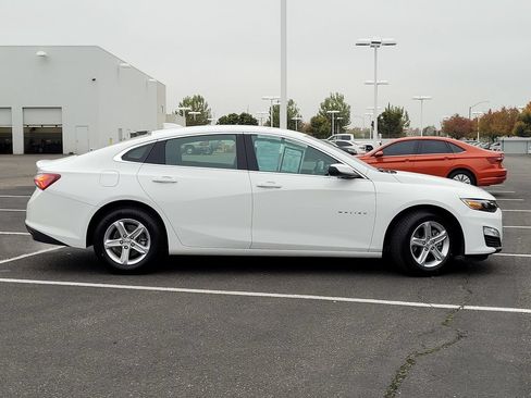 Used 2022 Chevrolet Malibu LT FWD image 5