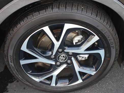 Used 2018 Toyota C-HR XLE image 29