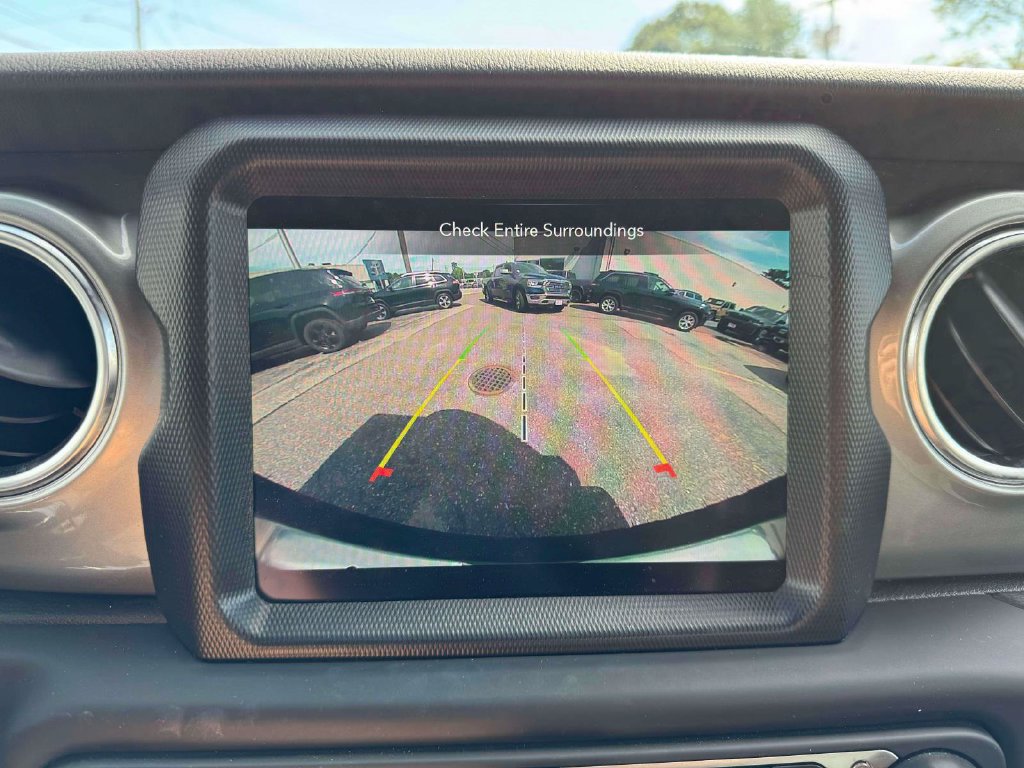 Used 2021 Jeep Wrangler Unlimited Sahara AWD/4WD image 26