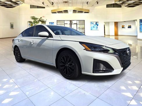 New 2026 Nissan Altima 2.5 SV w/ SV Special Edition Package FWD image 2