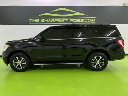 Used 2018 Ford Expedition XLT w/ Equipment Group 202A AWD/4WD image 6