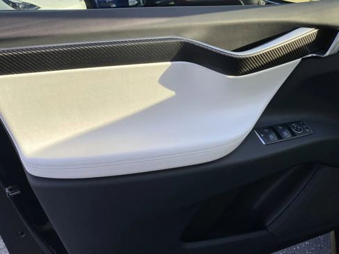 Used 2017 Tesla Model X 75D image 12