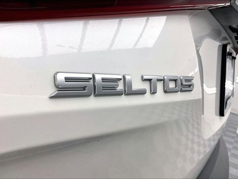 Used 2022 Kia Seltos SX w/ Sunroof Package AWD/4WD image 8