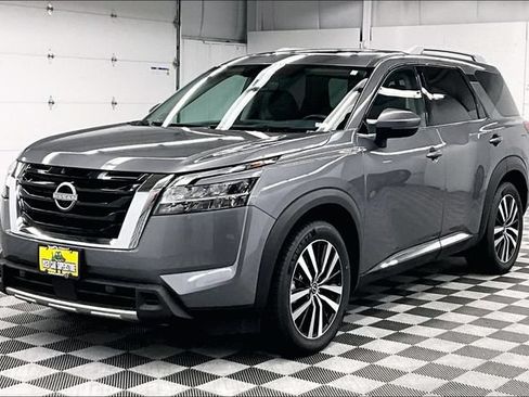 Used 2024 Nissan Pathfinder Platinum w/ Cargo Package AWD/4WD image 12