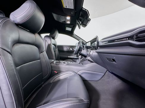 Used 2025 Ford Mustang Premium RWD image 27