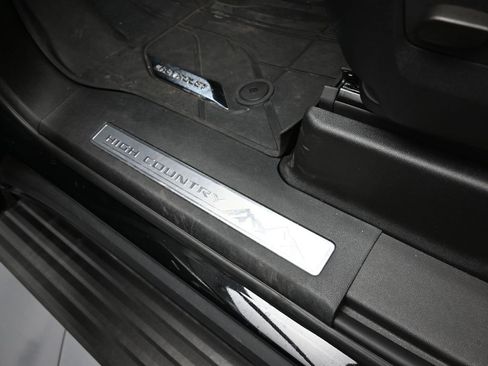 Used 2025 Chevrolet Tahoe High Country image 11