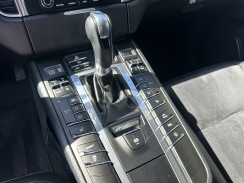 Used 2017 Porsche Macan AWD/4WD image 26