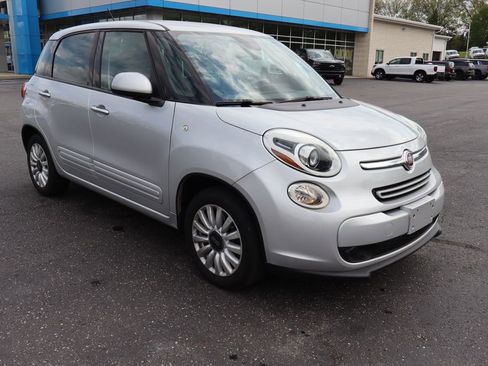 Used 2014 FIAT 500L Easy w/ Popular Equipment Group FWD image 2