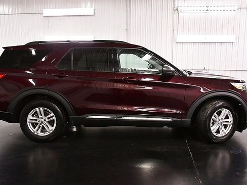 Used 2022 Ford Explorer XLT AWD/4WD image 8