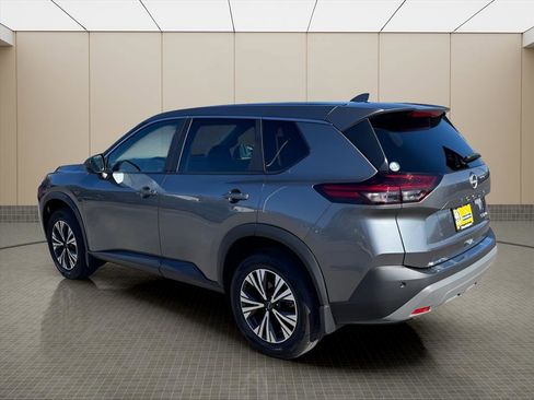 Used 2023 Nissan Rogue SV image 4