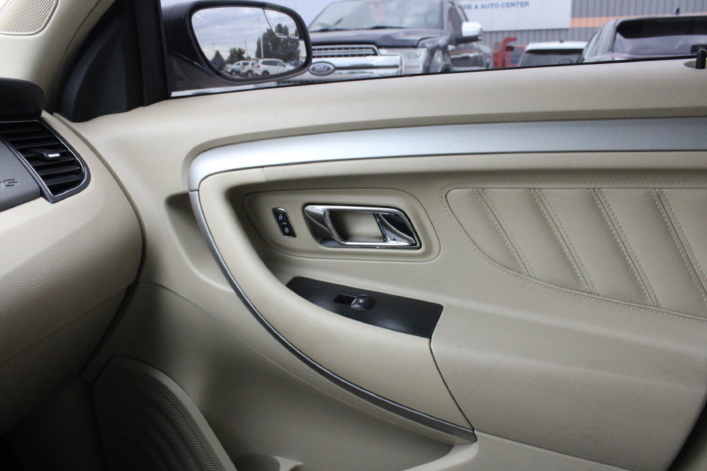 Used 2018 Ford Taurus SE FWD image 17