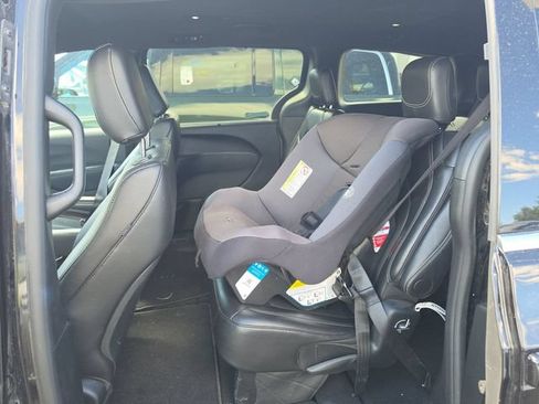 Used 2025 Chrysler Pacifica Select FWD image 12