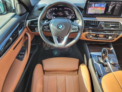 Used 2023 BMW 530e xDrive w/ Premium Package image 12