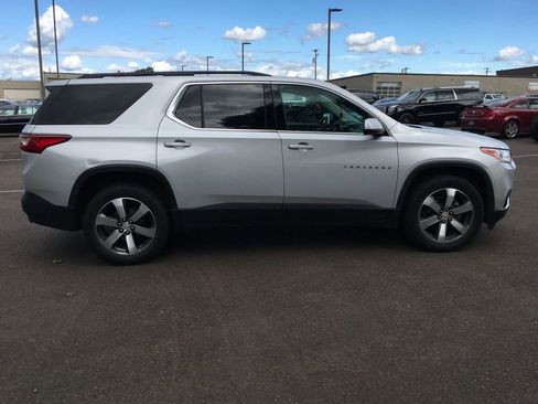 Used 2019 Chevrolet Traverse LT w/ LT Premium Package AWD/4WD image 7