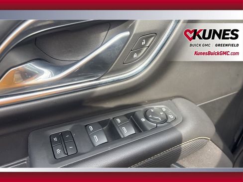 Used 2024 GMC Yukon XL SLT image 12